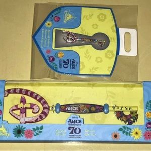 Disney - Alice in Wonderland 70th Anniversary Collectible Key Pin Set – Special